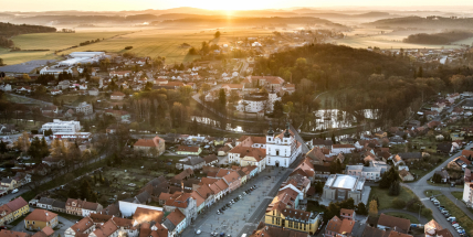 Na fotografiích letce Jiřího Jirouška si prohlédnete Březnici shora