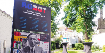 Památník Karla Čapka představil v Bruselu výstavu o českém slovu robot