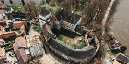 Na rožmitálský zámek se v létě vrací film, hudba i jóga