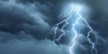 Na Příbramsku hrozí dnes večer a v noci silné bouřky