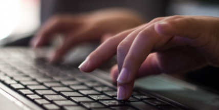 Policie varuje: Internetoví podvodníci vynalezli další způsob, jak okrást klienty bank