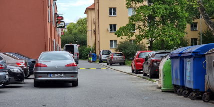 Část ulice Boženy Němcové se stane jednosměrnou