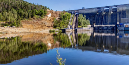 Některé elektrárny Vltavské kaskády byly po povodních 2002 odstavené i dva roky