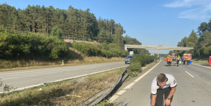 Na D5 se srazil kamion s autem, v něm zahynuli tři lidé včetně dvou dětí