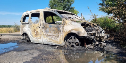Řidiči u Dlouhé Lhoty se v autě rozlil  z kanystru benzin. Když zastavil, zapálil si cigaretu