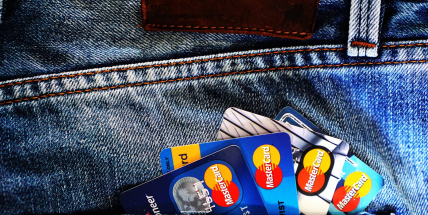 Většina Čechů s příjmy vystačí, finanční problémy má stále více lidí