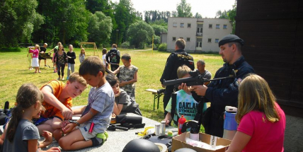 Policisté přednáší na dětských táborech
