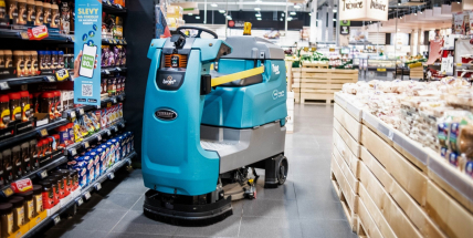 Úklid v příbramském hypermarketu obstará i autonomní robot