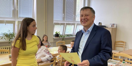 Ministr školství Balaš dnes navštívil adaptační skupinu pro ukrajinské děti v Příbrami
