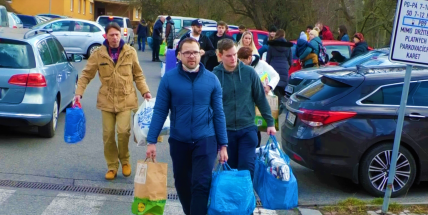 Češi vybrali za půl roku na Ukrajinu přes čtyři miliardy, peníze posílají dál
