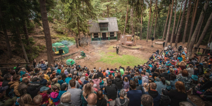 Hlavní postavou kulturního odpoledne v lesním divadle se stane vládce Brd Fabián