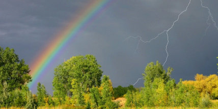 Nejtepleji bude v pátek, v sobotu se začne ochlazovat, hrozí bouřky