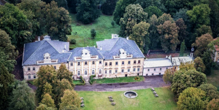 Z Jinec a Příbrami se vydáte na Masarykovu Hluboš