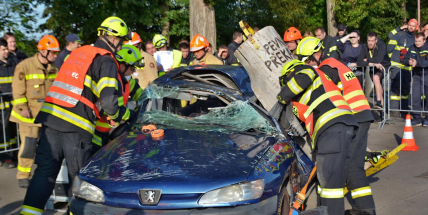 V krajské soutěži ve vyprošťování u dopravních nehod získali dobříšští hasiči druhé místo