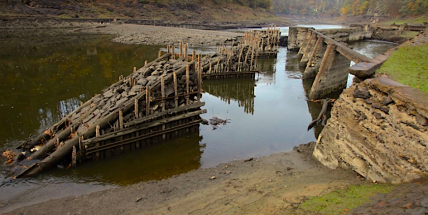 Úbytek vody na Orlíku přináší zajímavou podívanou i smutek v očích