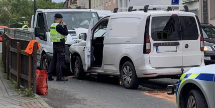Dopravu v ulici Čs. armády uzavřel čelní střet dvou vozidel