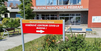 V sobotu v Česku opět zrychlilo šíření koronaviru a přibylo i hospitalizovaných