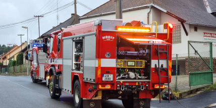 U požáru vzduchotechniky v budově výrobny lahůdek ve Lhotě u Příbramě zasahovaly tři hasičské jednotky