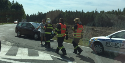 Nehoda nedaleko Dubence, naštěstí bez zranění