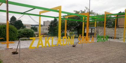 Ministerstvo navrhuje ve školách snížit teplotu mimo učebny a méně větrat