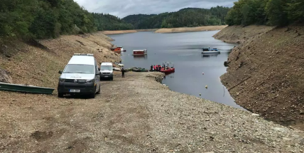 Policejní potápěči nalezli tělo sebevražedkyně, která skočila ze Žďákovského mostu