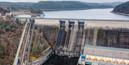 Elektrárny Orlík a Kamýk už dodaly elektřiny, že by domácnostem stačila 1,5 roku