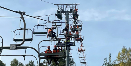 Lezecké skupiny hasičských záchranných sborů trénovaly na Monínci