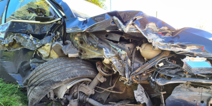 Řidiče postihly zdravotní komplikace a havaroval do plotu. Tři zranění