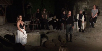 Příbramské divadlo hrálo Baladu pro banditu na hradu Loket (VIDEO)