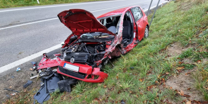 Po čelním nárazu u Kosovy Hory museli hasiči zraněné vyprostit