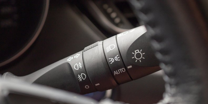 Rána jsou pod mlžnou peřinou. Myslete, než zapnete mlhovky