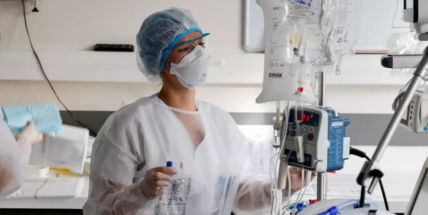 Mzdy lékařů loni vzrostly o 13 procent, všeobecných sester o 16, uvedl ČSÚ