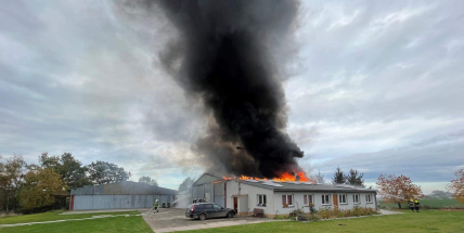 Při požáru na letišti v Doubravčicích na Kolínsku zahynul člověk