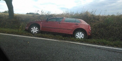 Na Plzeňsku se srazily tři osobní vozy, zranění jsou dva lidé