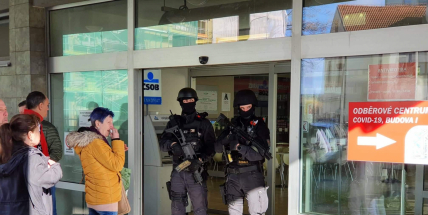 Výhrůžný telefonát uzavřel nemocnici v Příbrami, pachatele policie zadržela