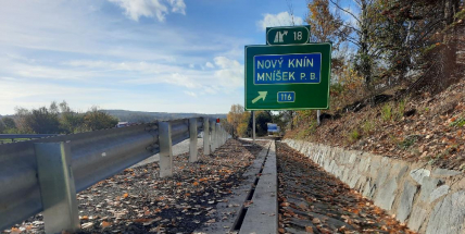 Stavbaři dokončují opravu dálnice D4 mezi Mníškem pod Brdy a Kytínem
