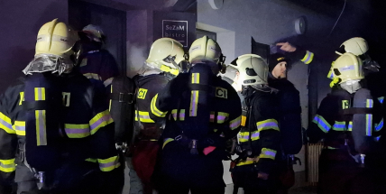 Příbramští hasiči cvičili zásah při požáru Junior klubu