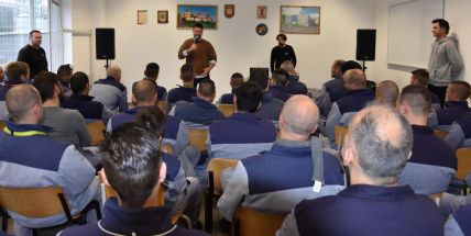 Rapper Ego prostřednictvím písní a životního názoru předal odsouzeným v příbramské věznici poselství do budoucího života