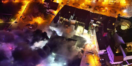 Požár obchodu v centru Benešova je pod kontrolou, škoda 50 milionů korun