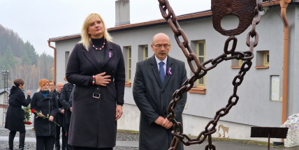 Hejtmanka Pecková v areálu památníku Vojna vzdala hold všem, kteří bojovali za svobodu