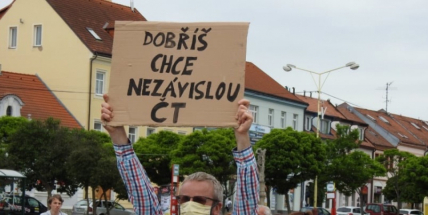 Tisíce lidí protestovaly proti ČT a vládě, zkomplikovaly dopravu v Praze