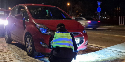 Policie hledá svědky dopravní nehody, při které řidič hyundaie srazil na přechodu ženu a muže