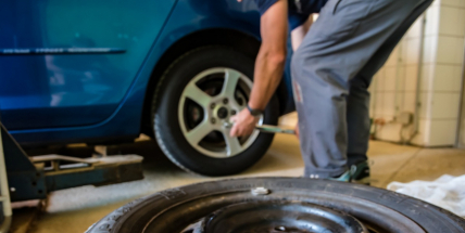 Motoristé letos s přezouváním na zimní pneumatiky otálejí více než loni