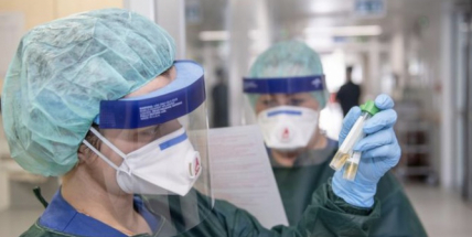 Covid se stává klasickou respirační infekcí, měla ho půlka populace