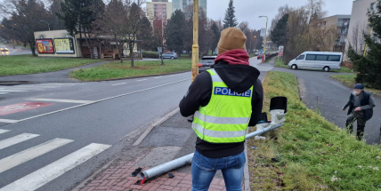 Opilý řidič zdemoloval semafor u „Asie“ a ujel