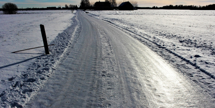 Česko v pátek zasype sníh, meteorologové varují před komplikacemi v dopravě