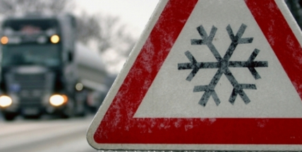 Na středočeských silnicích nižších tříd se mohou objevit zledovatělé úseky
