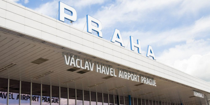 Taxislužbu na pražském letišti bude od jara nově provozovat Uber