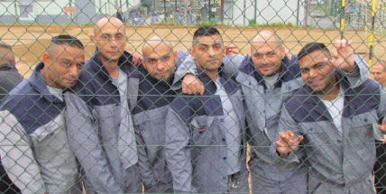 Počet vězňů začal letos opět stoupat, ve věznicích chybí dozorci a strážní