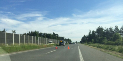 Rychlostní silnice R4 je ve směru na Příbram uzavřena kvůli nehodě dvou vozů